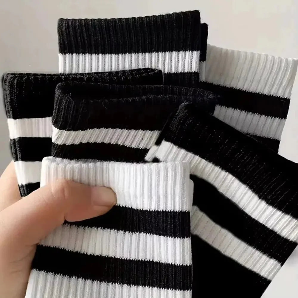 6/10 pares de calcetines para hombre, calcetines sencillos informales a rayas blancas y negras para primavera y otoño, calcetines transpirables de tubo medio, calcetines de cuello redondo de alta calidad