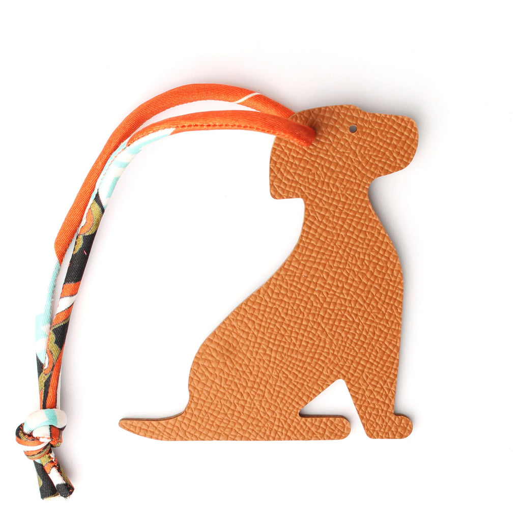 Llavero de piel de cocodrilo para mujer con diseño de perro y cordón colorido.