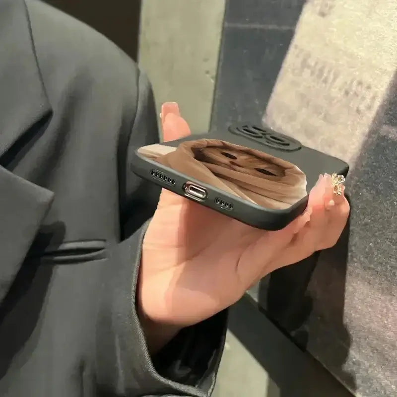 Funda de teléfono de silicona con dibujo de gato y perro para Samsung Galaxy A14 A34 A54 A13 A23 A33 A52 S23 Ultra S22 Plus S21 S20 FE en mano.