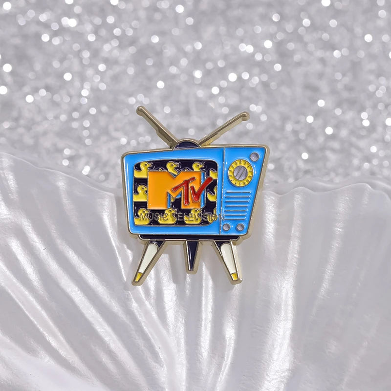 Alfileres esmaltados de televisión Retro creativos, broches de Metal Vintage de dibujos animados divertidos de los años 80, insignia de solapa para mochila, regalo de joyería para amigos