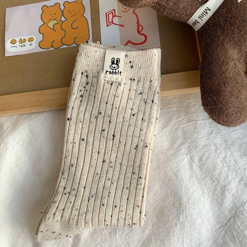 4 pares de calcetines de tubo medio con estampado de dibujos animados para mujer, calcetines informales suaves y cómodos, transpirables, absorbentes del sudor, a la moda para primavera y verano