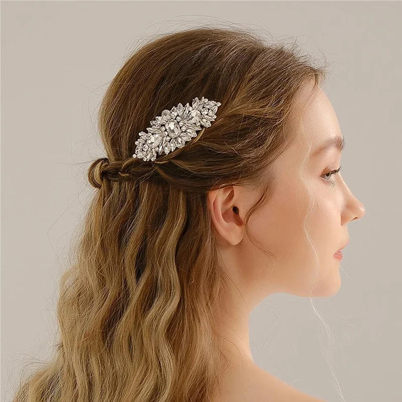 Nuevo peine de aleación de plata hecho a mano con perlas y diamantes de imitación, tocado de Metal a la moda, accesorio de joyería para el cabello elegante para mujer
