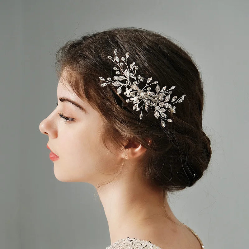 Nuevo peine de aleación de plata hecho a mano con perlas y diamantes de imitación, tocado de Metal a la moda, accesorio de joyería para el cabello elegante para mujer