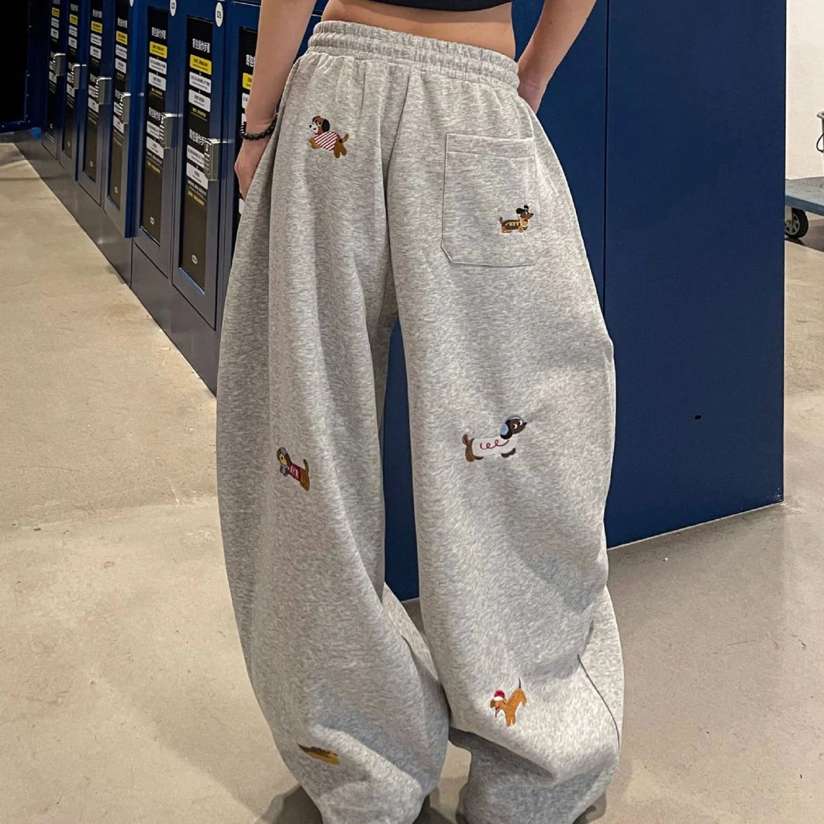 Pantalones de chándal holgados con bordado de perro salchicha, joggers casuales de pierna ancha, estilo streetwear para parejas, divertidos, a la moda y cómodos.