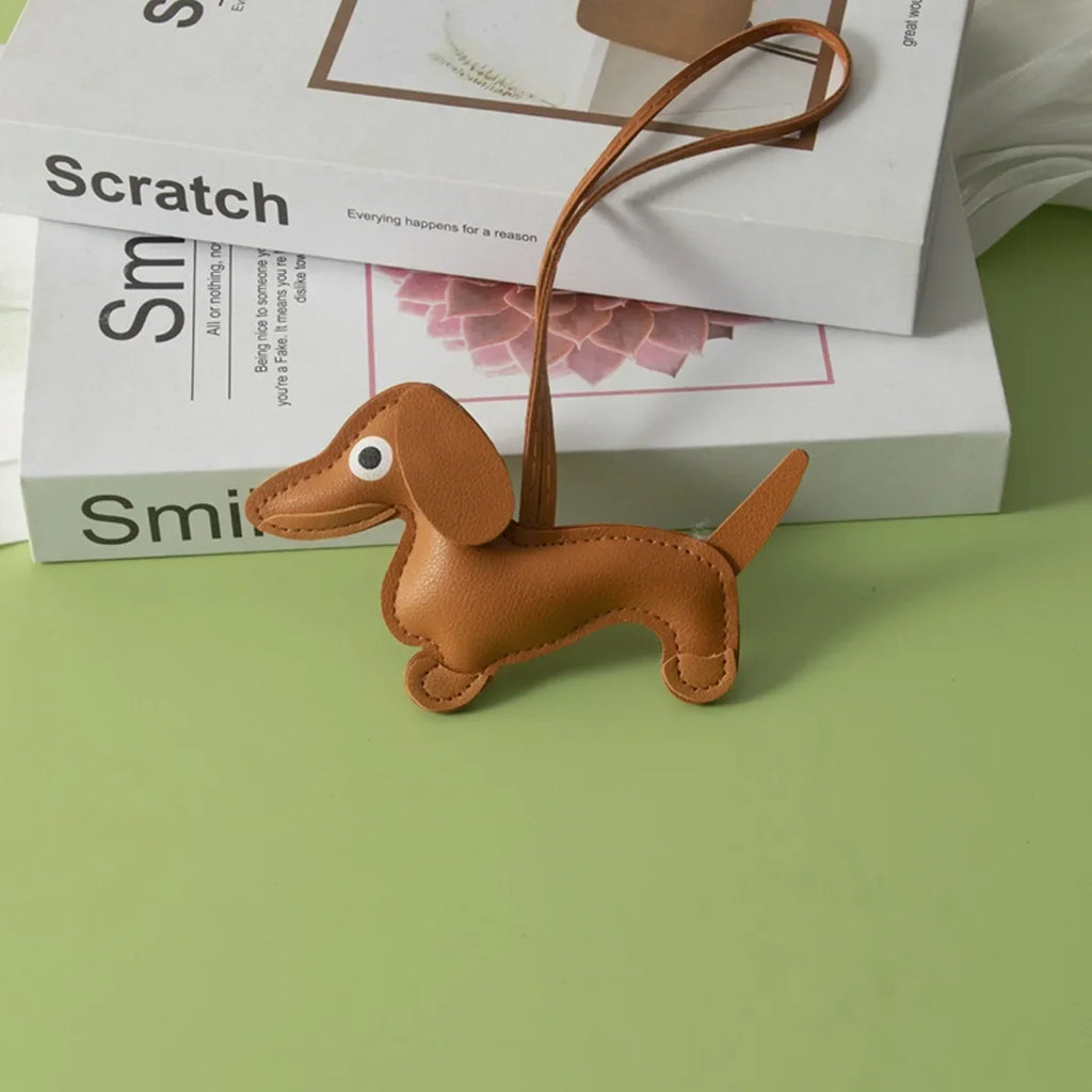 Llavero de Dachshund Adorable, Diseño de Cuero, Amuleto de Perro para Bolso o Coche, Regalo Perfecto para Mujeres, Parejas y Amigos, Inspirado en Lucy
