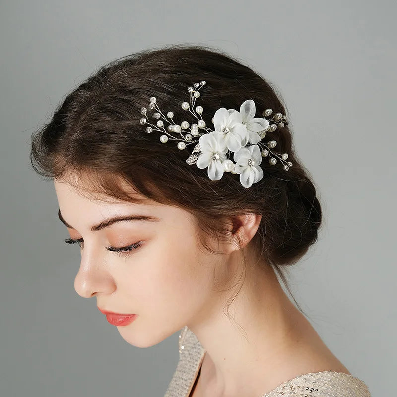 Nuevo peine de aleación de plata hecho a mano con perlas y diamantes de imitación, tocado de Metal a la moda, accesorio de joyería para el cabello elegante para mujer