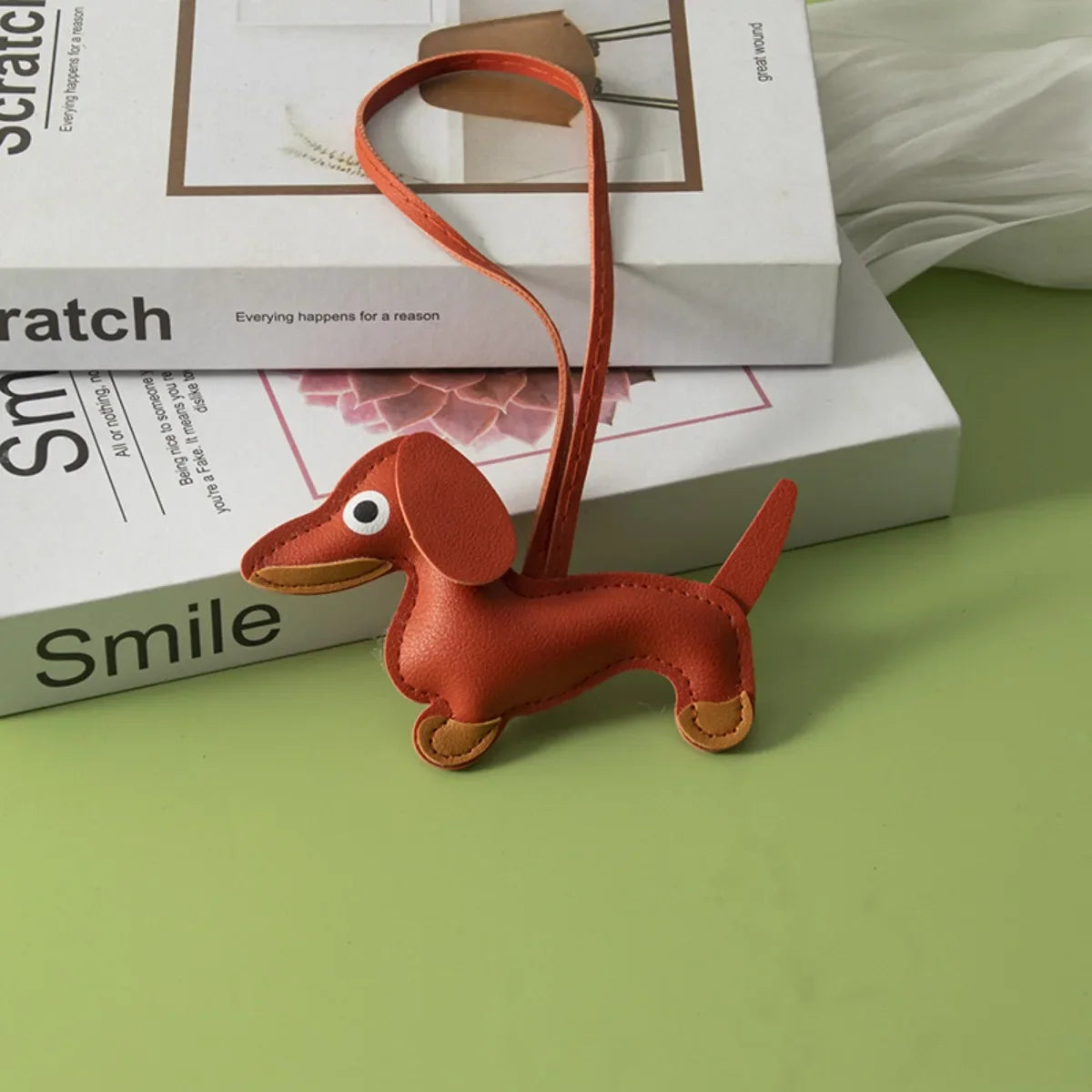 Llavero de Dachshund Adorable, Diseño de Cuero, Amuleto de Perro para Bolso o Coche, Regalo Perfecto para Mujeres, Parejas y Amigos, Inspirado en Lucy