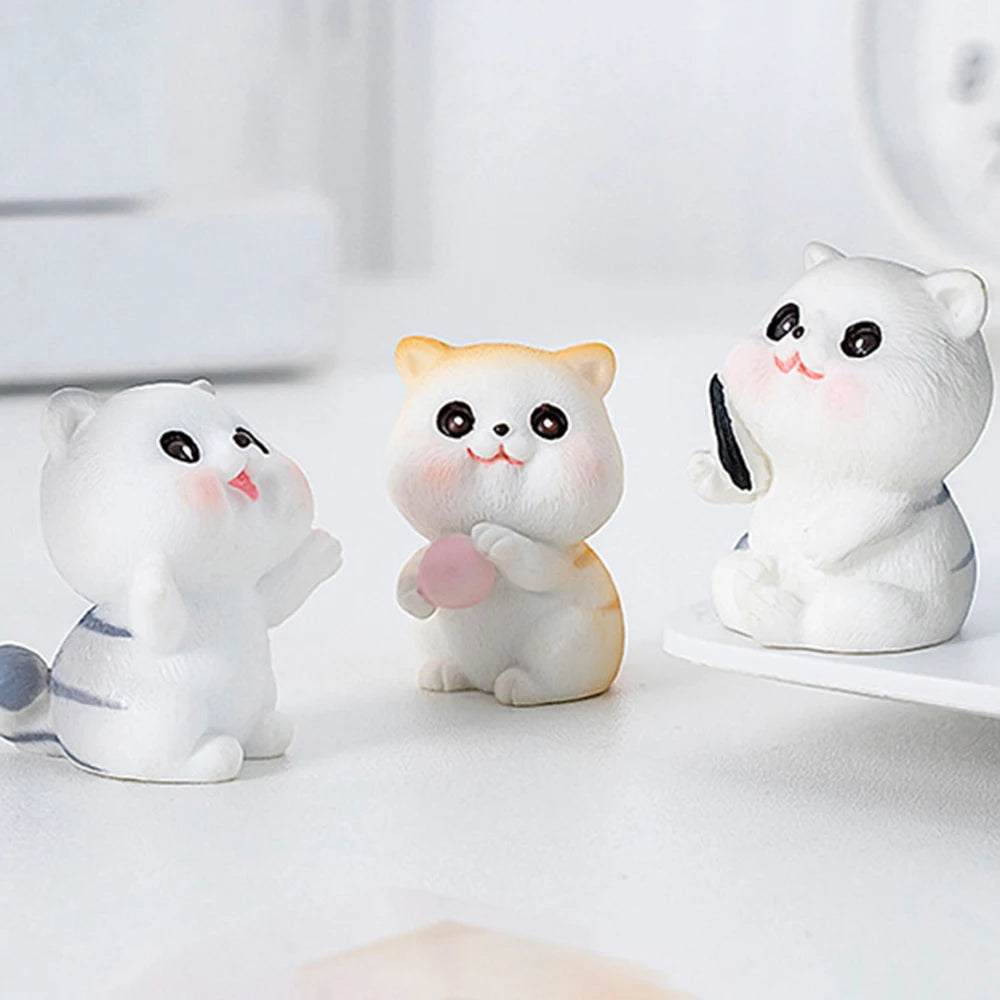 Estatuilla de gato pequeño de resina traviesa, Mini adornos de gatito de dibujos animados, decoración de escritorio de gato 3D, figuras creativas montadas en coche