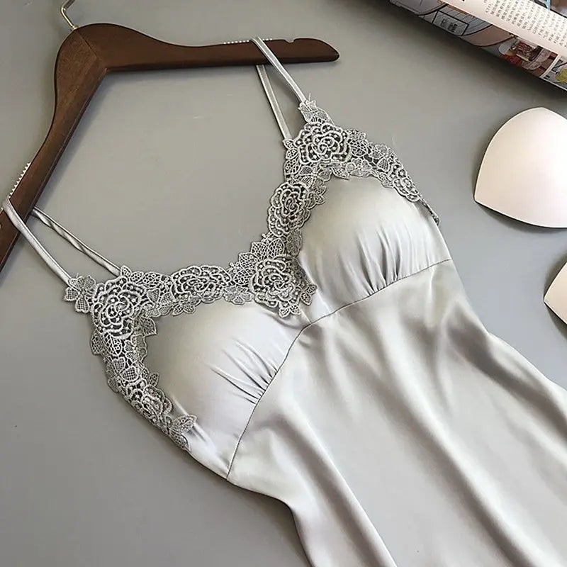 Pijamas sexys para mujer, camisón con tirantes de seda para primavera y verano, vestidos de noche de satén con cuello Halter fino para el hogar