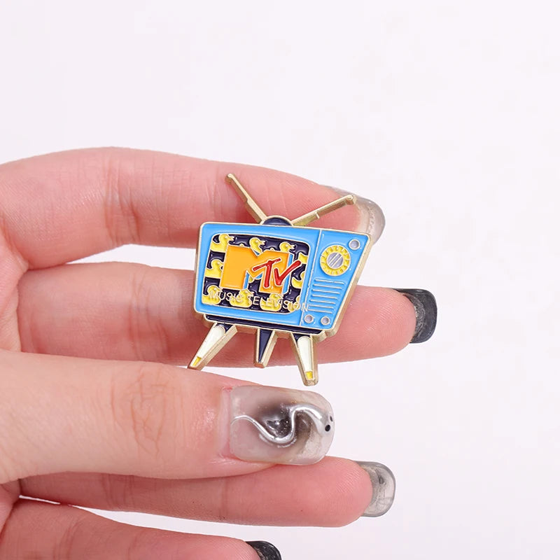 Alfileres esmaltados de televisión Retro creativos, broches de Metal Vintage de dibujos animados divertidos de los años 80, insignia de solapa para mochila, regalo de joyería para amigos