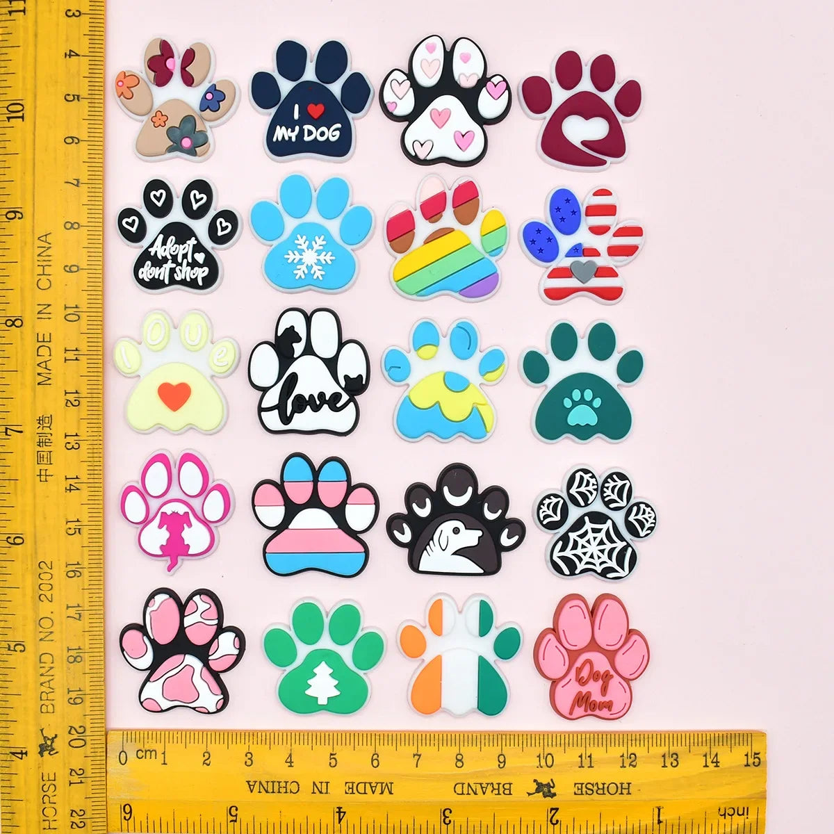 Bonita huella de pata de perro de dibujos animados, 2 uds., hebillas de PVC para zapatos, dijes, accesorios, decoraciones para zuecos, pulseras de zapatillas, regalo de fiesta DIY para niños