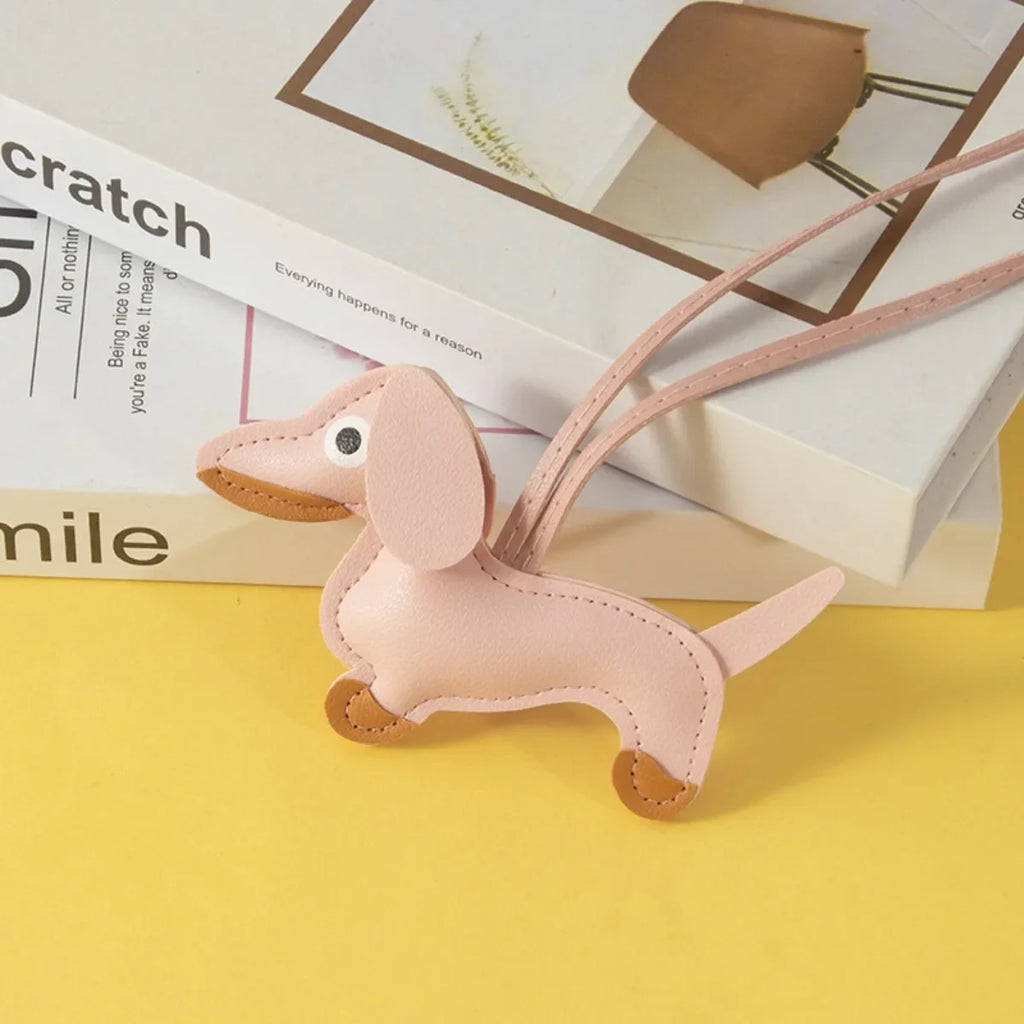 Llavero de Dachshund Adorable, Diseño de Cuero, Amuleto de Perro para Bolso o Coche, Regalo Perfecto para Mujeres, Parejas y Amigos, Inspirado en Lucy