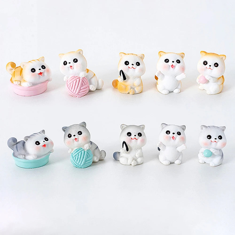 Estatuilla de gato pequeño de resina traviesa, Mini adornos de gatito de dibujos animados, decoración de escritorio de gato 3D, figuras creativas montadas en coche