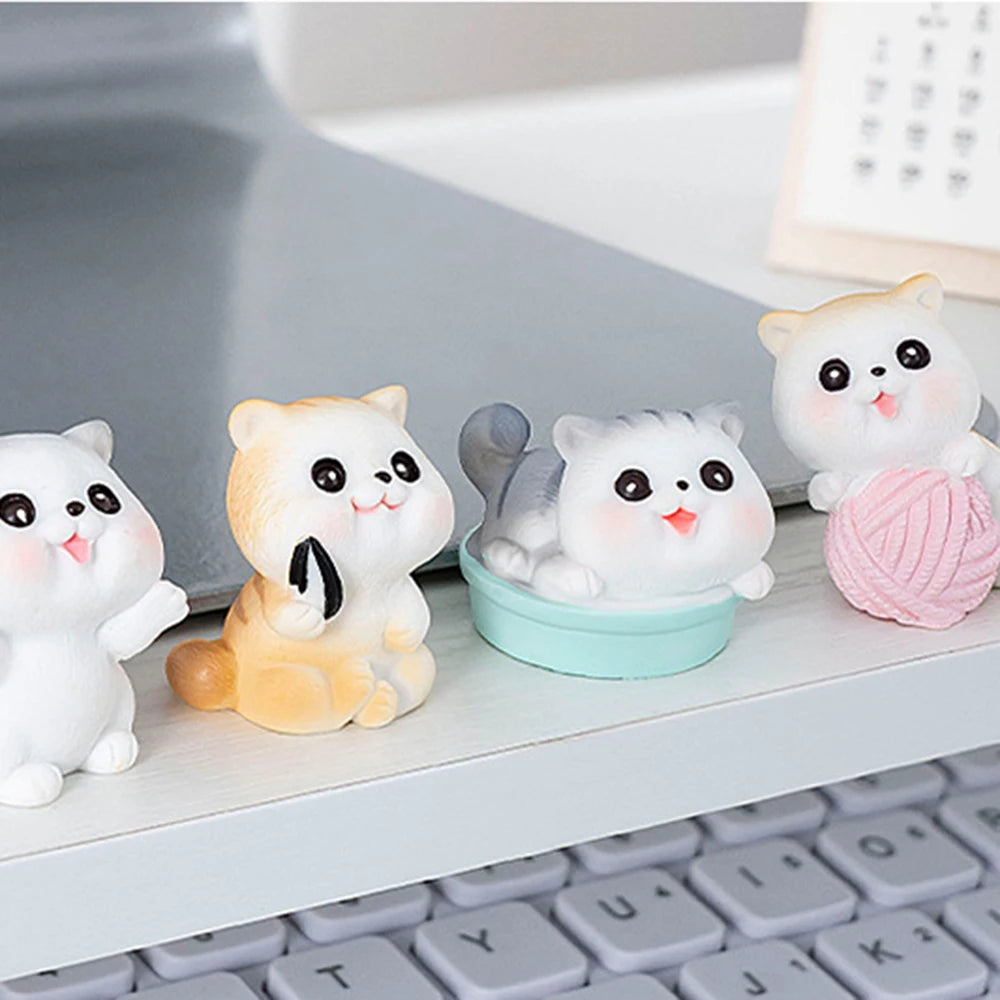 Estatuilla de gato pequeño de resina traviesa, Mini adornos de gatito de dibujos animados, decoración de escritorio de gato 3D, figuras creativas montadas en coche