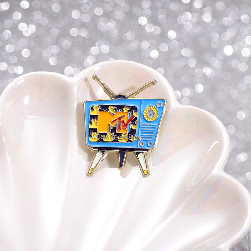 Alfileres esmaltados de televisión Retro creativos, broches de Metal Vintage de dibujos animados divertidos de los años 80, insignia de solapa para mochila, regalo de joyería para amigos