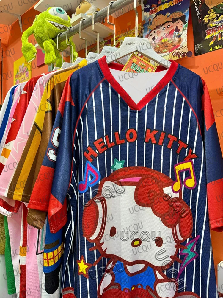 Camiseta de dibujos animados de Hello Kitty, ropa deportiva de moda para mujeres y hombres, pijamas con cuello en V, ropa de calle holgada informal ligera y transpirable, Tops