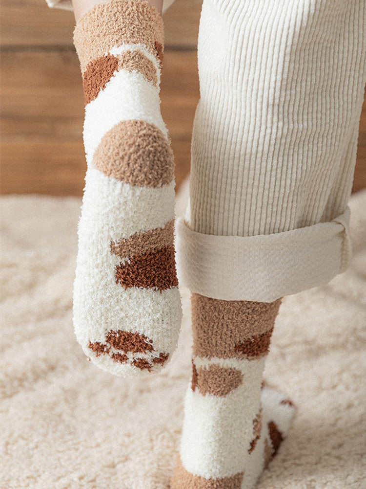 Calcetines blancos de dibujos animados Kawaii para mujer, bonitos calcetines 3d con diseño de pata de perro y gato, calcetines cálidos y divertidos de lana para dormir en el suelo del hogar