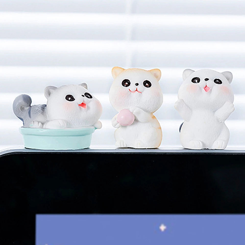 Estatuilla de gato pequeño de resina traviesa, Mini adornos de gatito de dibujos animados, decoración de escritorio de gato 3D, figuras creativas montadas en coche
