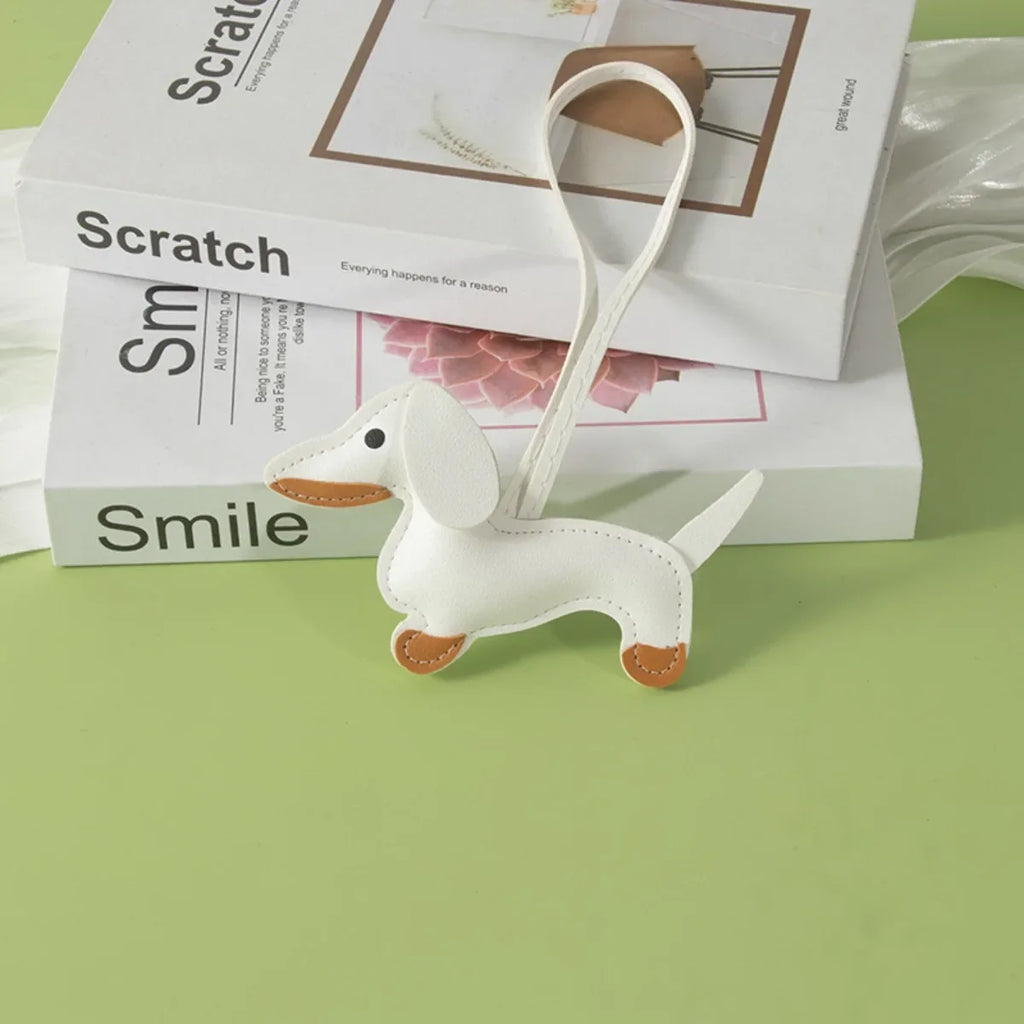 Llavero de Dachshund Adorable, Diseño de Cuero, Amuleto de Perro para Bolso o Coche, Regalo Perfecto para Mujeres, Parejas y Amigos, Inspirado en Lucy