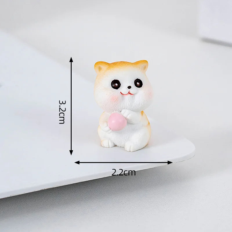 Estatuilla de gato pequeño de resina traviesa, Mini adornos de gatito de dibujos animados, decoración de escritorio de gato 3D, figuras creativas montadas en coche
