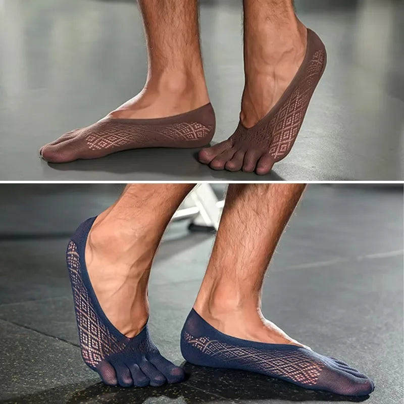 Calcetines invisibles de verano para hombre, finos y antideslizantes, mostrando dos colores en uso sobre una superficie.