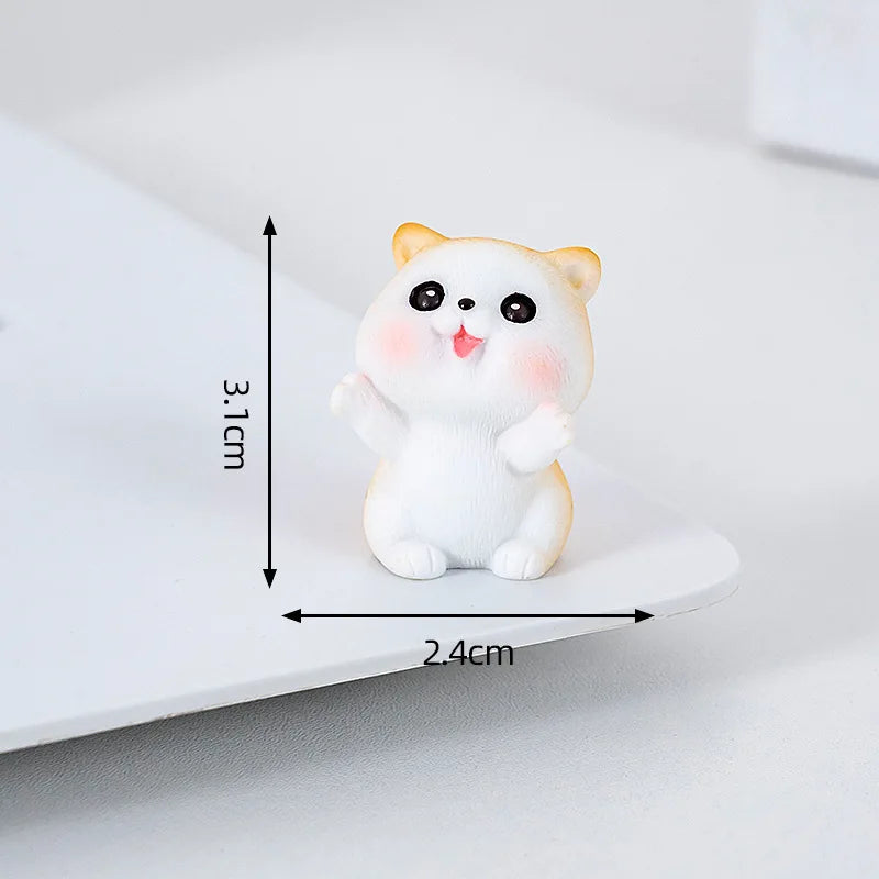 Estatuilla de gato pequeño de resina traviesa, Mini adornos de gatito de dibujos animados, decoración de escritorio de gato 3D, figuras creativas montadas en coche