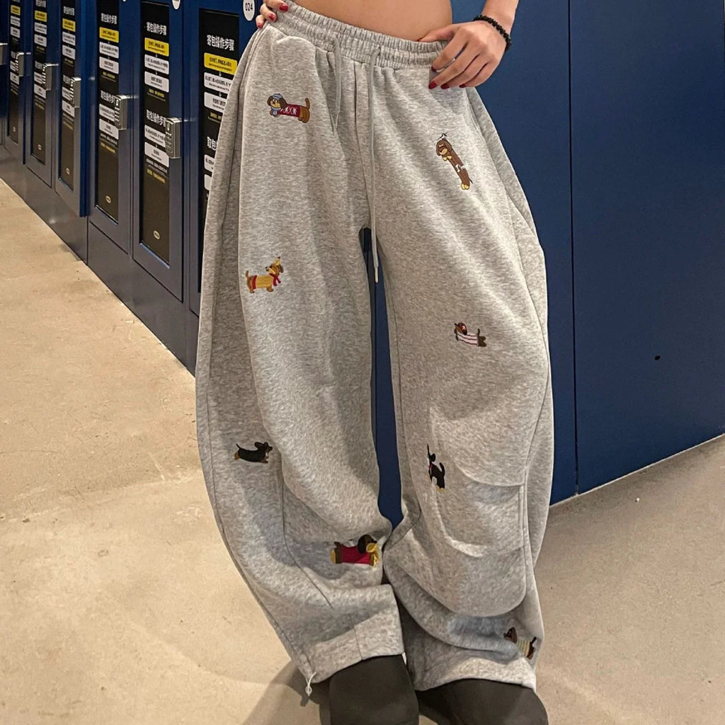 Pantalones de chándal holgados con bordado de perro salchicha, joggers casuales de pierna ancha, estilo streetwear para parejas, divertidos, a la moda y cómodos.