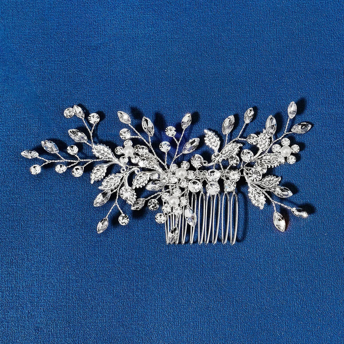 Nuevo peine de aleación de plata hecho a mano con perlas y diamantes de imitación, tocado de Metal a la moda, accesorio de joyería para el cabello elegante para mujer