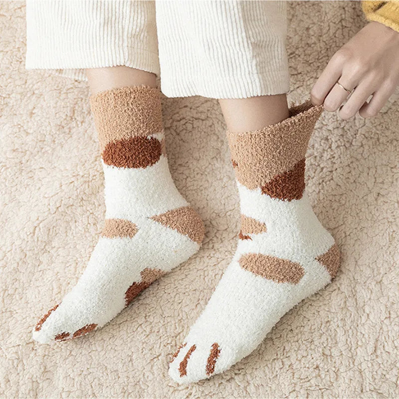Calcetines blancos de dibujos animados Kawaii para mujer, bonitos calcetines 3d con diseño de pata de perro y gato, calcetines cálidos y divertidos de lana para dormir en el suelo del hogar