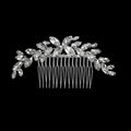Nuevo peine de aleación de plata hecho a mano con perlas y diamantes de imitación, tocado de Metal a la moda, accesorio de joyería para el cabello elegante para mujer