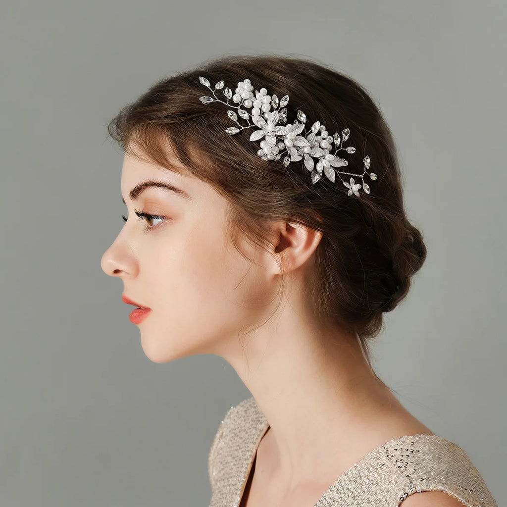 Nuevo peine de aleación de plata hecho a mano con perlas y diamantes de imitación, tocado de Metal a la moda, accesorio de joyería para el cabello elegante para mujer